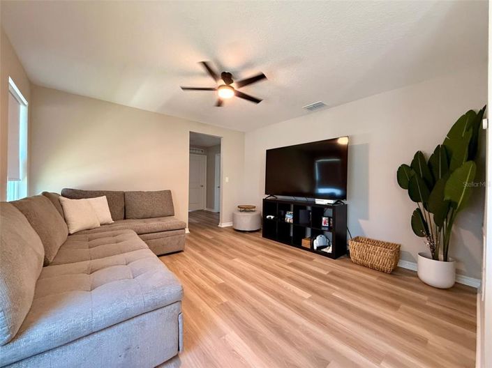 Image No.17-5 Bed House for sale