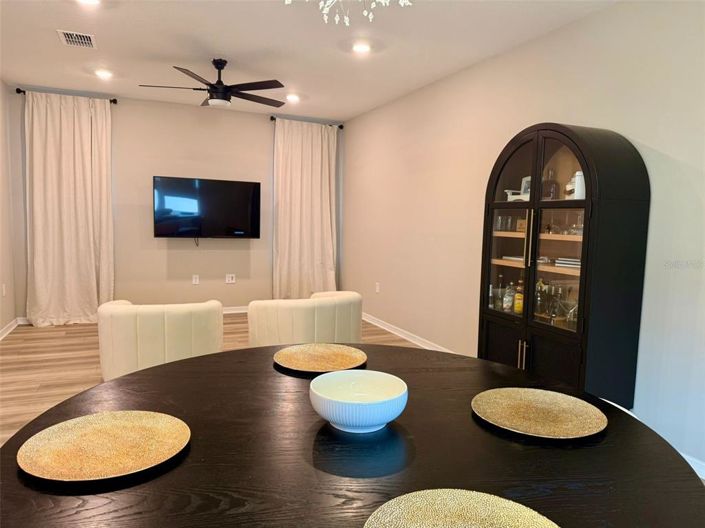 Image No.8-5 Bed House for sale