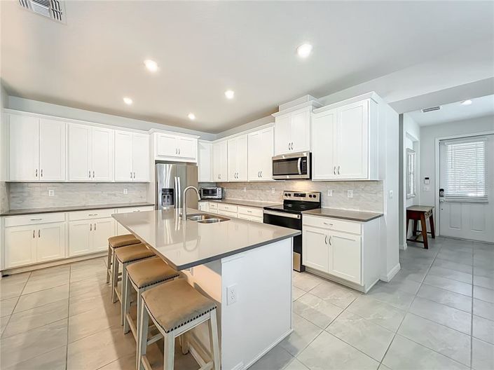 Image No.10-4 Bed Townhouse for sale