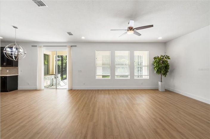 Image No.18-4 Bed House for sale