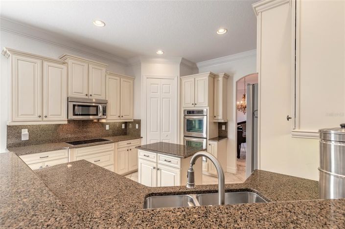 Image No.10-5 Bed House for sale