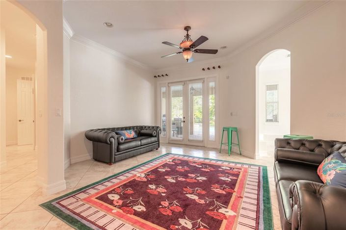 Image No.13-5 Bed House for sale