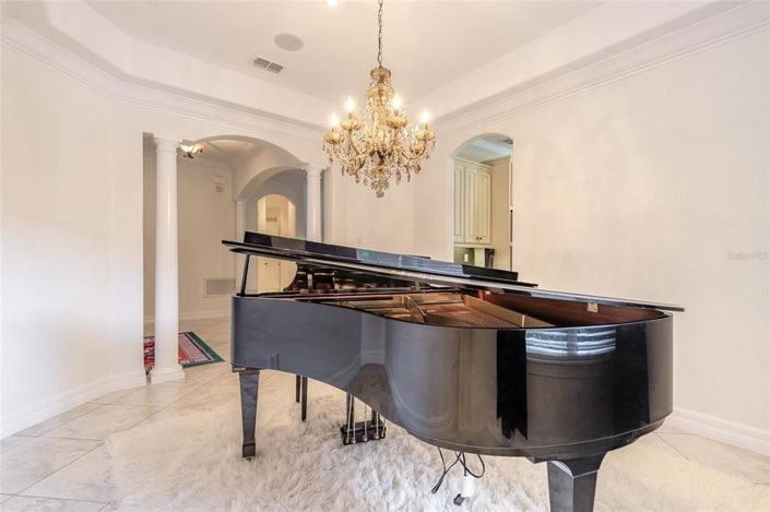 Image No.7-5 Bed House for sale