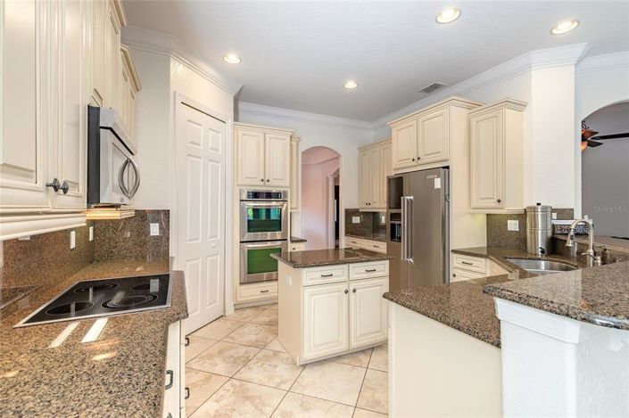 Image No.9-5 Bed House for sale