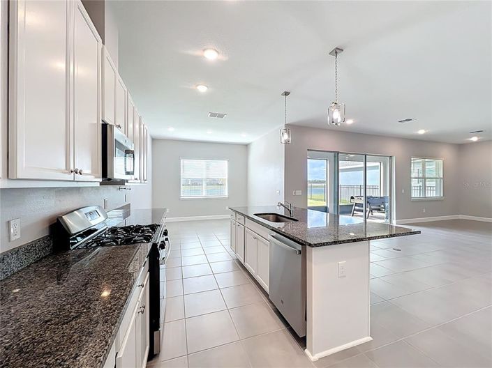 Image No.8-5 Bed House for sale