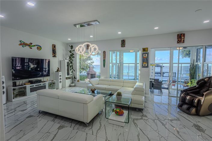 Image No.18-4 Bed House for sale