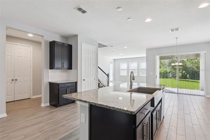 Image No.8-5 Bed House for sale