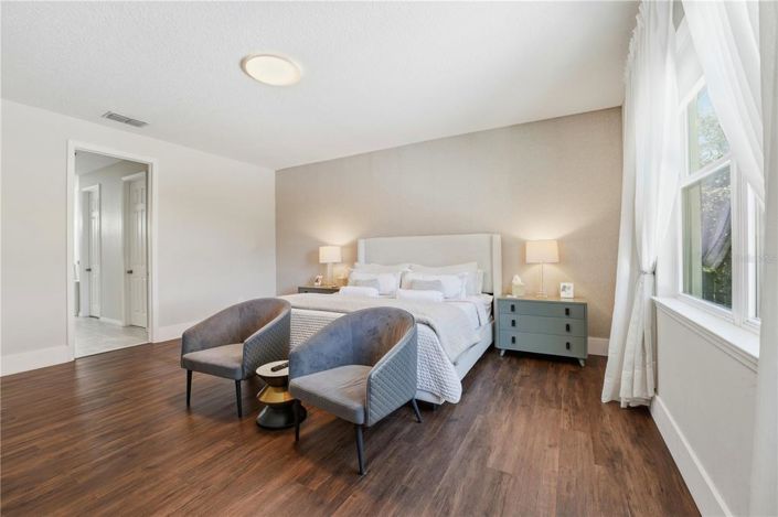 Image No.19-5 Bed House for sale