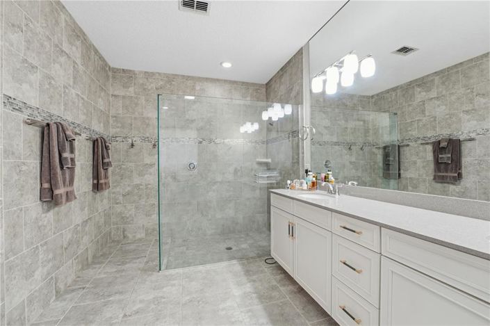 Image No.23-5 Bed House for sale