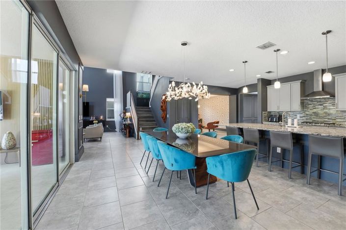 Image No.8-5 Bed House for sale