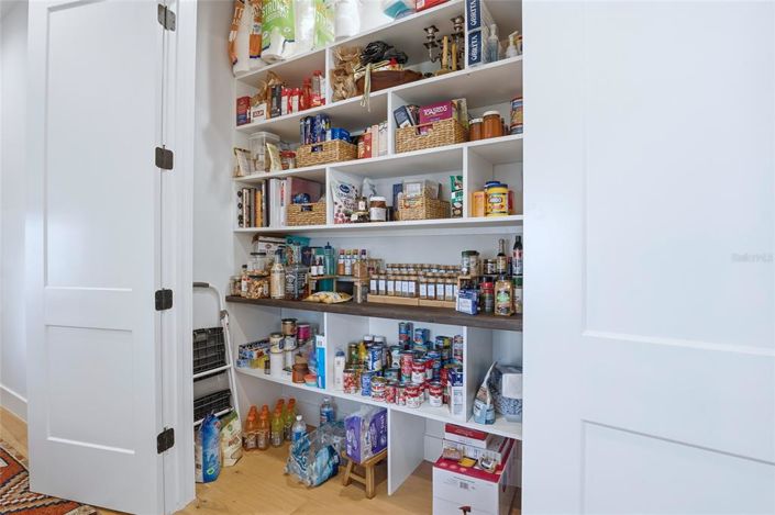 Image No.14-6 Bed House for sale