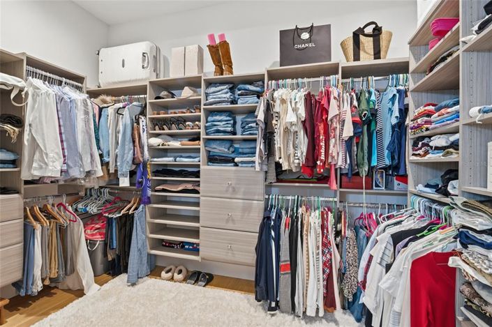 Image No.23-6 Bed House for sale