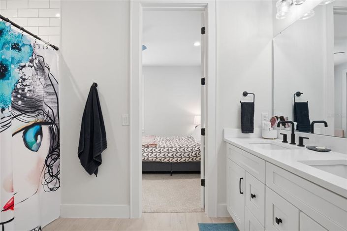 Image No.37-6 Bed House for sale