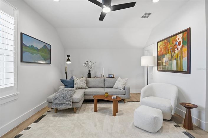 Image No.40-6 Bed House for sale