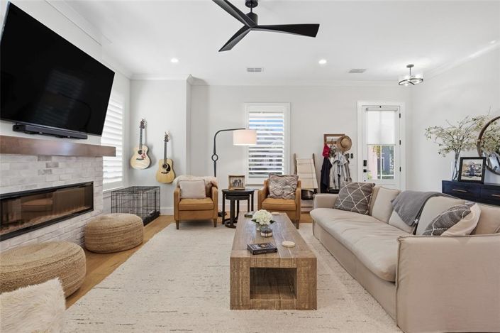 Image No.8-6 Bed House for sale