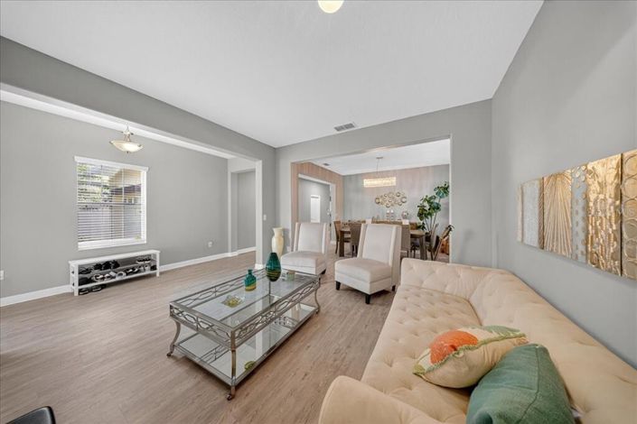 Image No.10-4 Bed House for sale