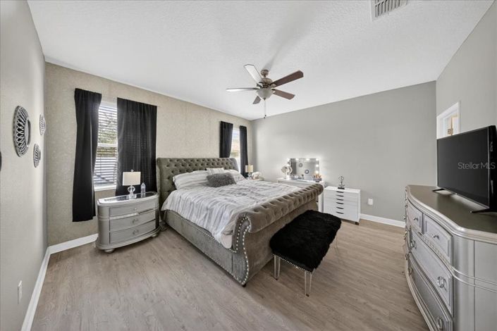 Image No.20-4 Bed House for sale