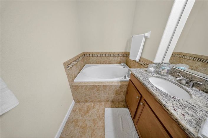 Image No.24-4 Bed House for sale