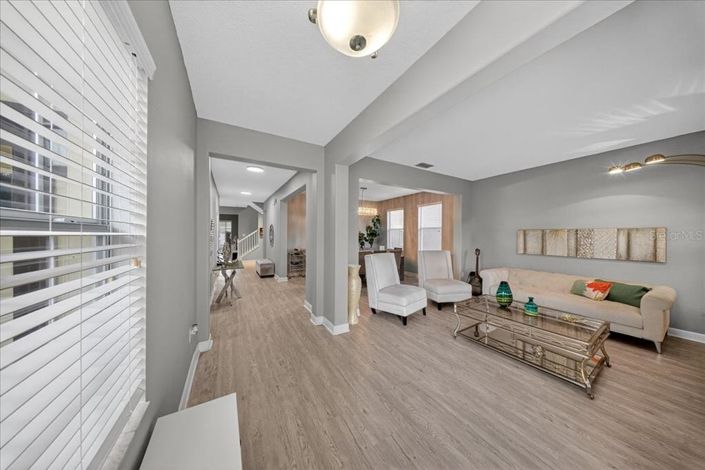 Image No.6-4 Bed House for sale