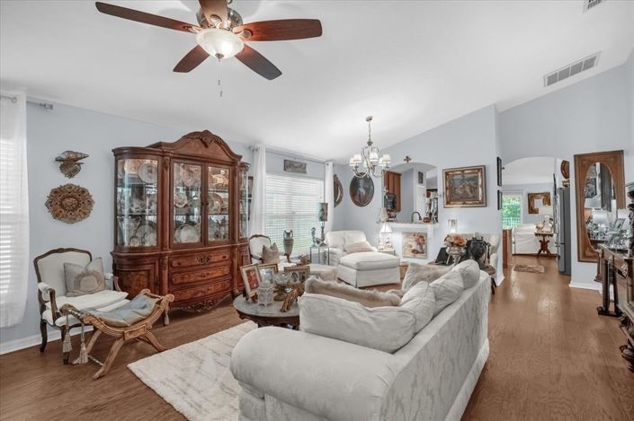 Image No.12-4 Bed House for sale