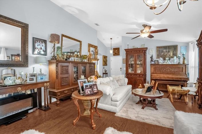 Image No.13-4 Bed House for sale