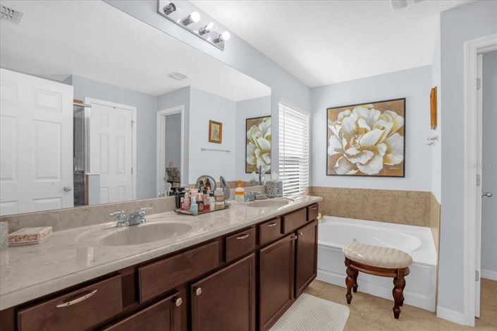 Image No.16-4 Bed House for sale