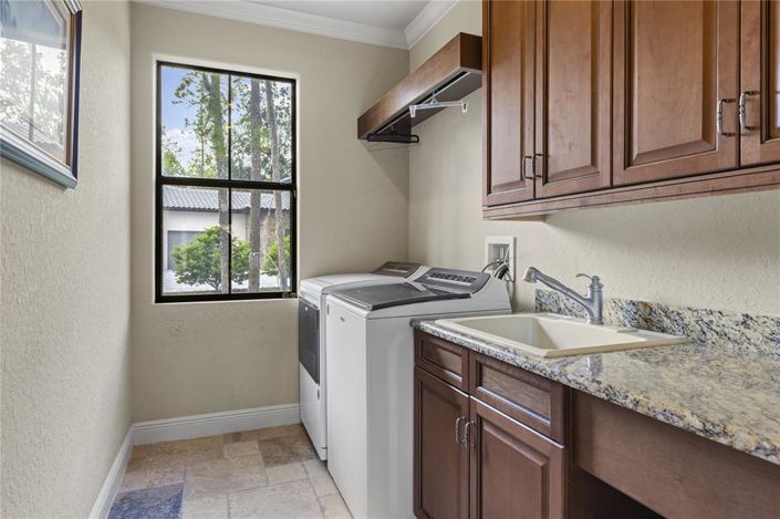 Image No.24-5 Bed House for sale