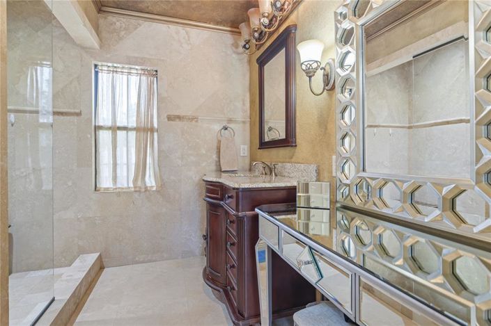 Image No.31-5 Bed House for sale