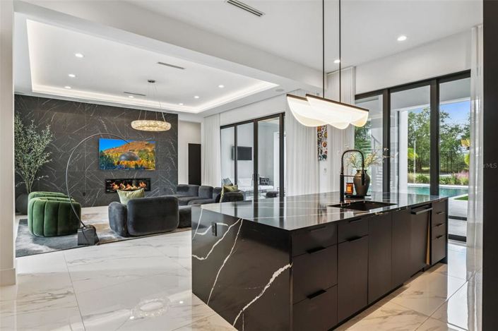 Image No.10-6 Bed House for sale