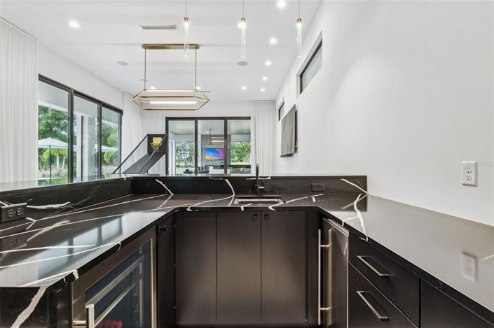 Image No.16-6 Bed House for sale