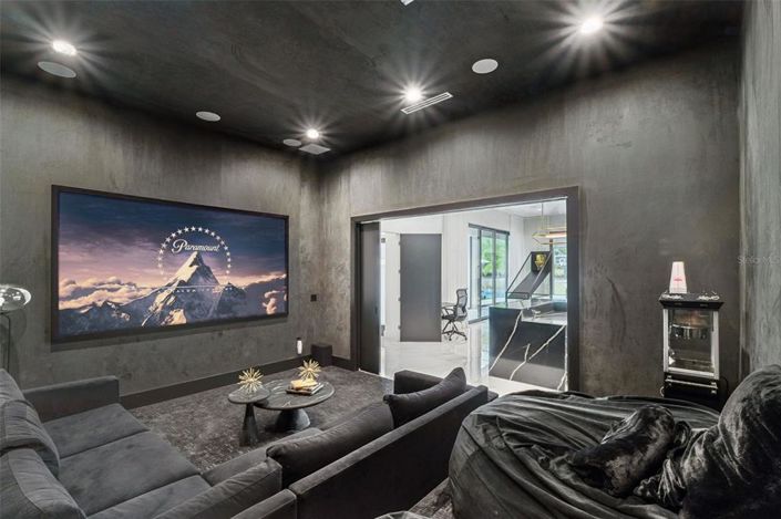 Image No.17-6 Bed House for sale