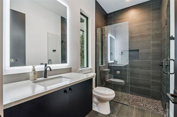 Image No.20-6 Bed House for sale