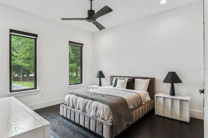 Image No.26-6 Bed House for sale