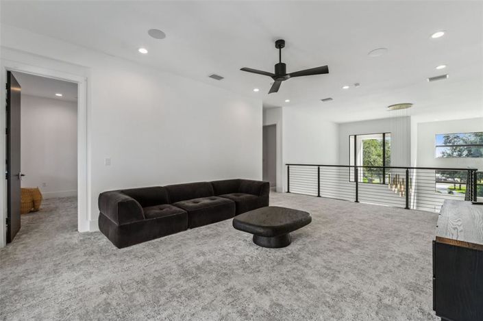 Image No.28-6 Bed House for sale