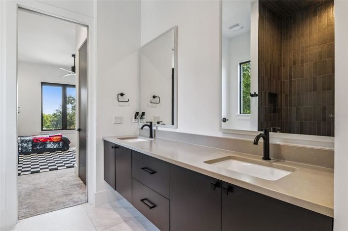 Image No.33-6 Bed House for sale