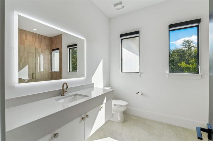 Image No.37-6 Bed House for sale