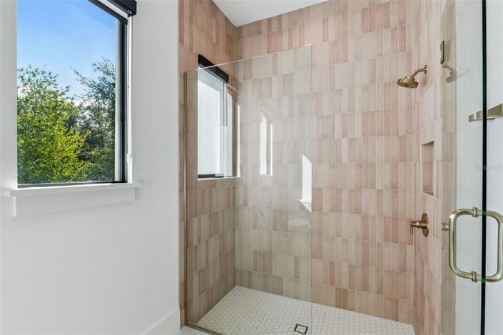 Image No.38-6 Bed House for sale