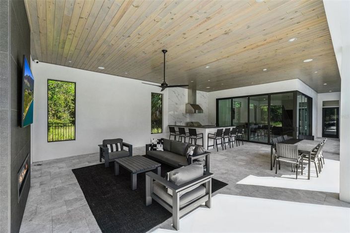 Image No.40-6 Bed House for sale