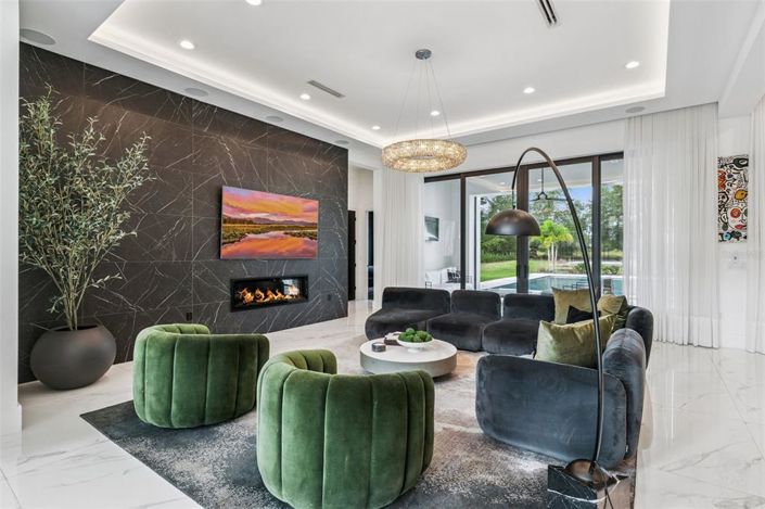 Image No.7-6 Bed House for sale