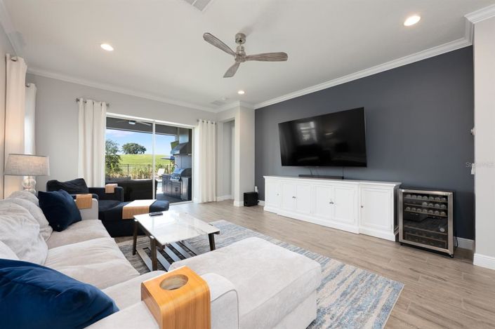 Image No.8-5 Bed House for sale