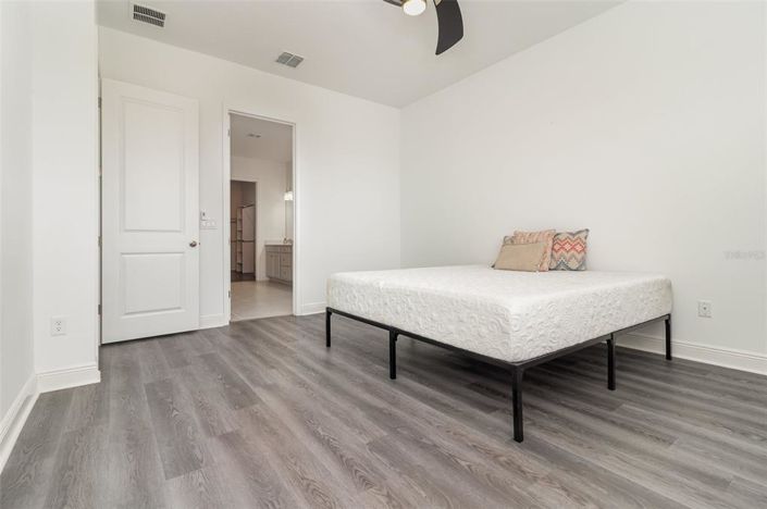 Image No.24-5 Bed House for sale