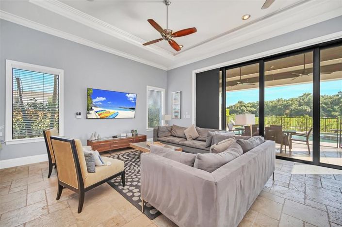 Image No.12-5 Bed House for sale