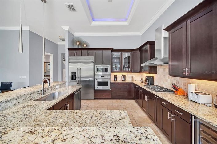 Image No.9-5 Bed House for sale