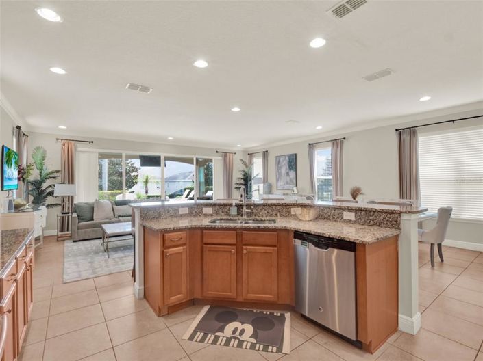 Image No.7-5 Bed House for sale