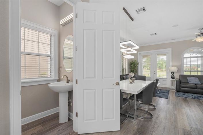 Image No.24-5 Bed House for sale