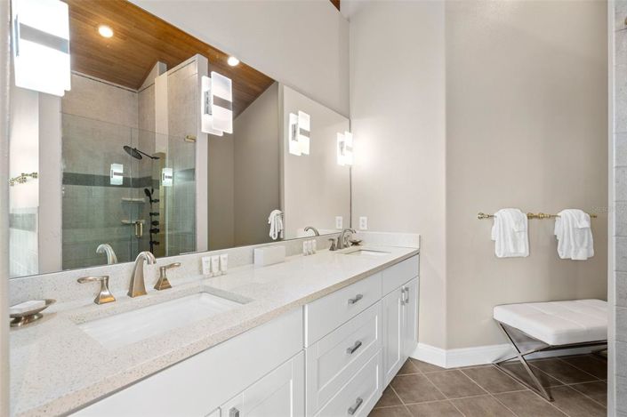 Image No.36-5 Bed House for sale