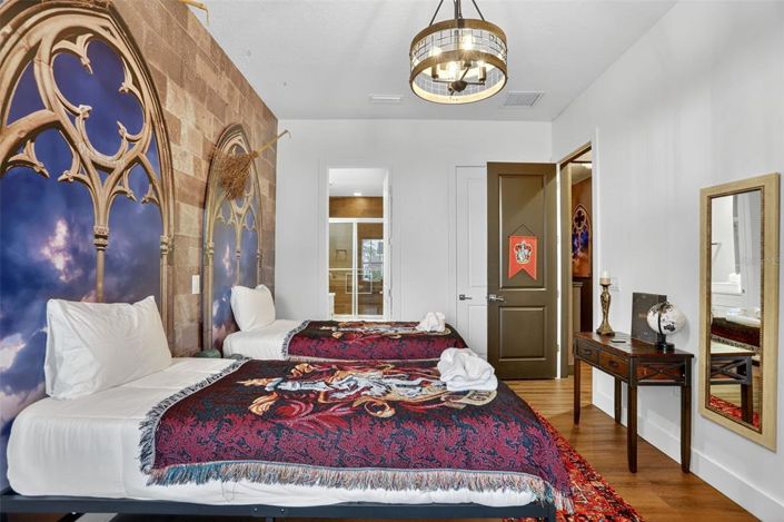 Image No.11-4 Bed Townhouse for sale