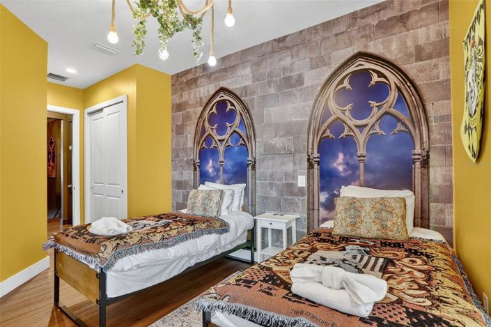 Image No.19-4 Bed Townhouse for sale