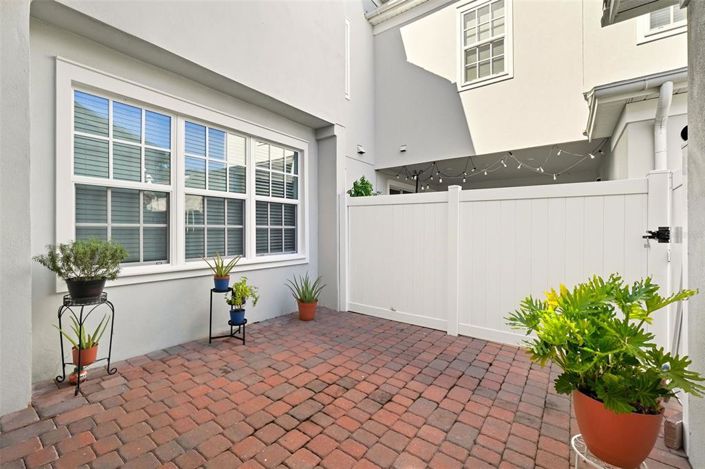 Image No.25-3 Bed Townhouse for sale