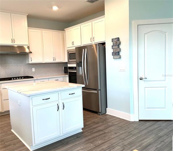 Image No.17-3 Bed Property for sale